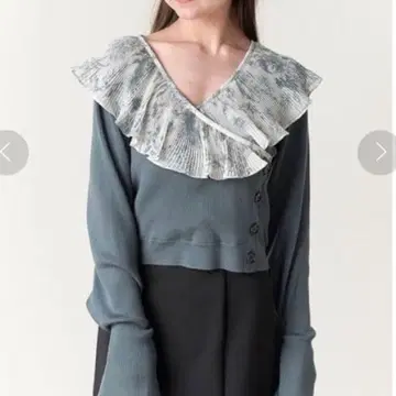 스나이델 쉬폰 플리츠 칼라 니트 풀오버