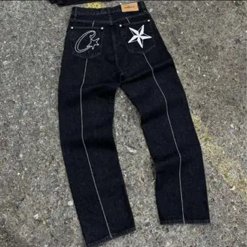 자수 들어간 다크 블루 데님 팬츠