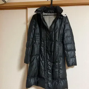 후드 부착 블랙 다운 자켓