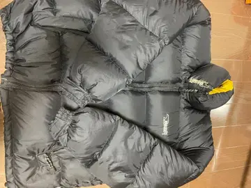 후드 부착 블랙 다운 자켓