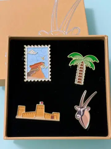 [ 미사용 새상품 ] 카타르관 파빌리온 핀 배지 세트 박스 포함 만박