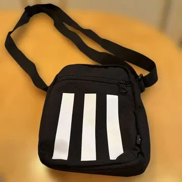 블랙 스트라이프 숄더백