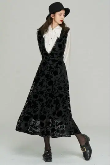 Tnewties [나에게 이야기를 들려줘] 딥 V넥 드레스