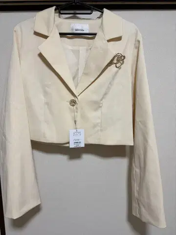 NICE CLAUP 미착용 새상품 택 포함 크림 테일러드 자켓