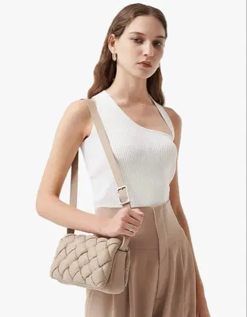 JW PEI Maze 숄더백 (베이지, 비건 가죽)