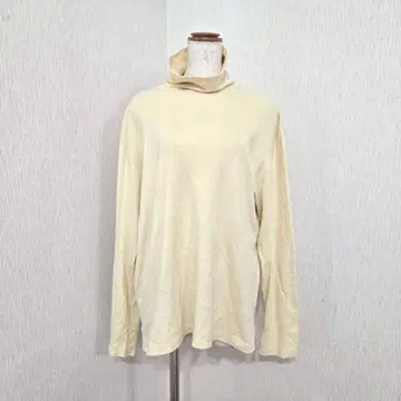 유니클로 코튼 100% 터틀넥 긴팔 티셔츠 (L) 크림색 무지