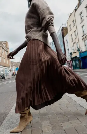 ZARA 플리츠 롱 스커트 인조 가죽 스웨이드 벨트 맥시 이번 시즌