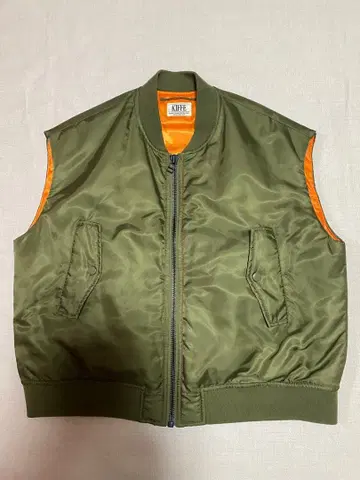 새상품급 KIKKEE 슬리브리스 MA-1 자켓