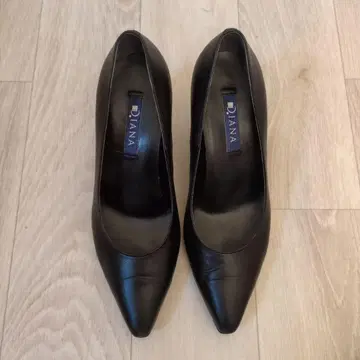 DIANA 블랙 펌프스 23.5