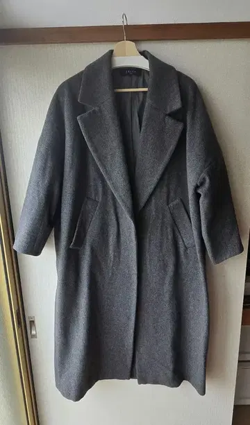 SACRA 그레이 체스터 코트