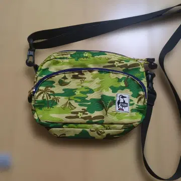 CHUMS 카모플라쥬 패턴 숄더백