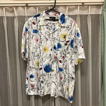 꽃무늬 반팔 셔츠 화이트/멀티 컬러