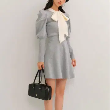 릴리 브라운 보타이 니트 셋업