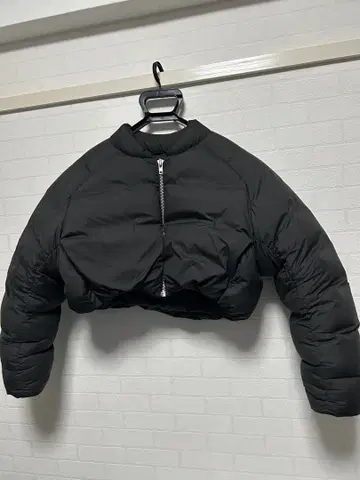 entire studios 블랙 크롭 봄버 다운 자켓