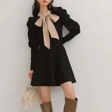 릴리 브라운 보타이 니트 셋업