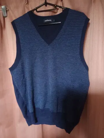 뉴요커 네이비 V넥 베스트 L