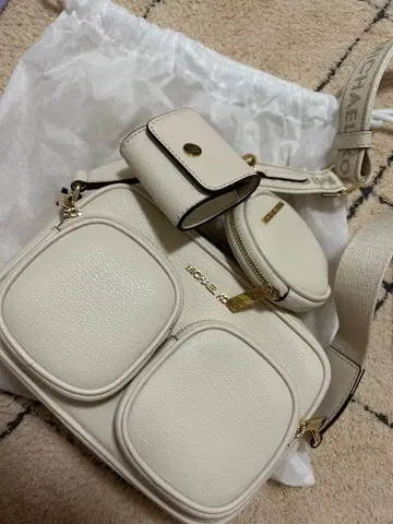 MICHAEL KORS 화이트 숄더백