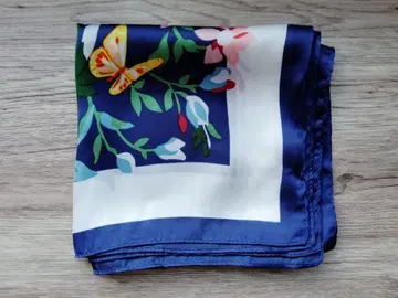 꽃무늬 대형 스카프 네이비