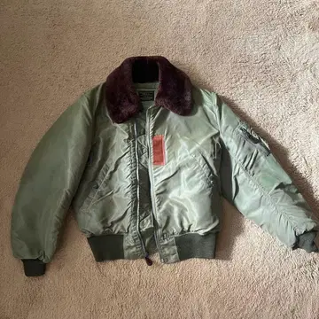 올리브 그린 플라이트 자켓