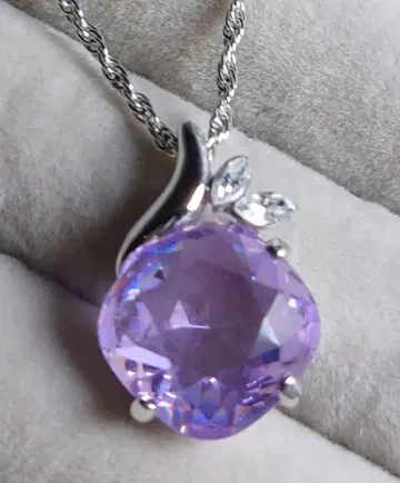 보라색 스톤 목걸이