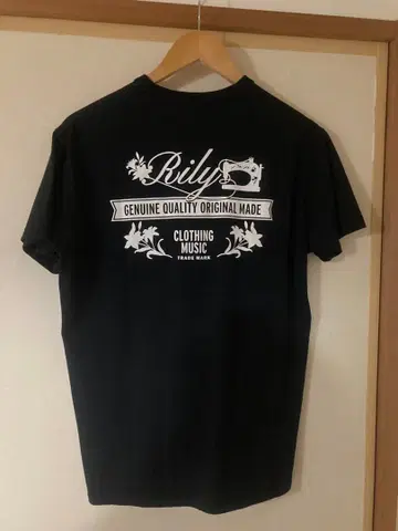 Rily 블랙 T셔츠 미사용 택 포함