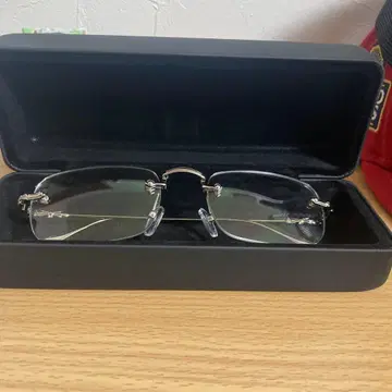 ADVANCED 무테 안경