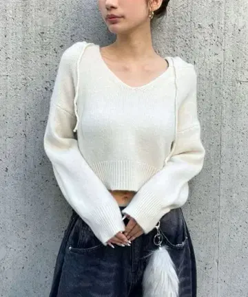 3.3 필드 트립 후드 부착 아이보리 크롭 니트