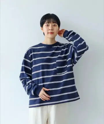 파리시 절개 보더 포켓 티셔츠 네이비