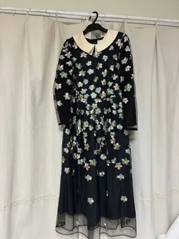 Chesty 꽃무늬 자수 원피스 블랙 오간자