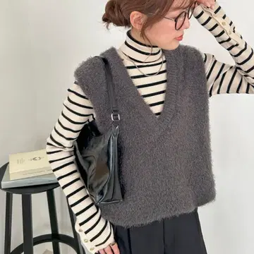 [ DISCOAT ] 차콜 그레이 V넥 니트 베스트 페더