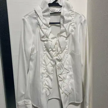 프릴 달린 화이트 셔츠 긴팔