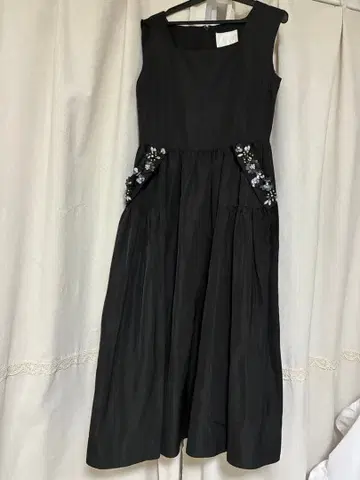 Chesty x THE HANY 체스티 슬리브리스 비쥬 드레스 S