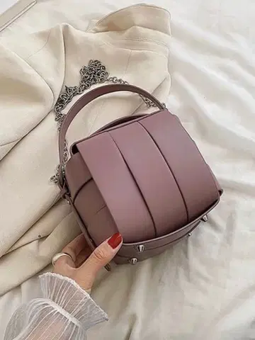 핑크 스퀘어형 핸드백