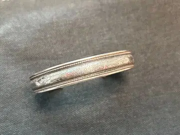 Suman Dhakhwa 수만다크와 플라워 카빙 커프