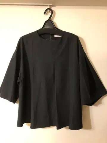 새상품 ADORE 블랙 블라우스 멋집니다.