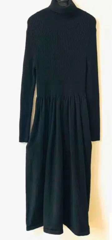 Birthday Bash 터틀넥 리브 니트 원피스 하이넥