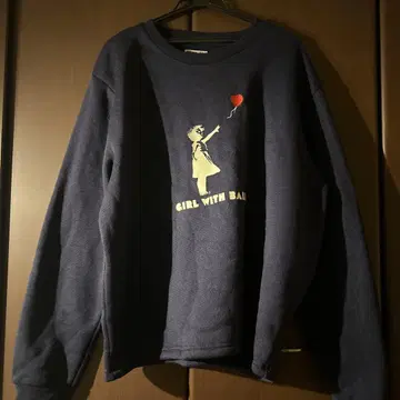 네이비 맨투맨 GIRL WITH BALLOON