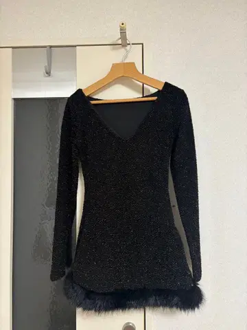 라메 믹스 블랙 V넥 미니 원피스