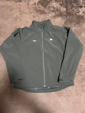 NEW ERA 블랙 자켓 MEDIUM