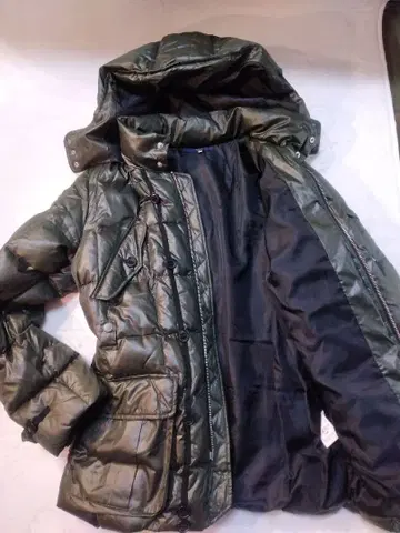 새상품급 올리브 그린 다운 자켓 후드 부착 L