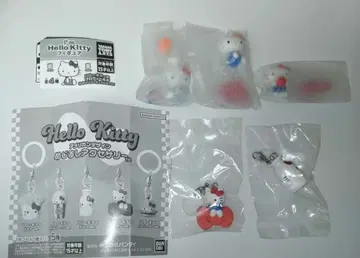 가챠가챠 Hello Kitty 피규어 3개 & 메지루시 액세서리 2개