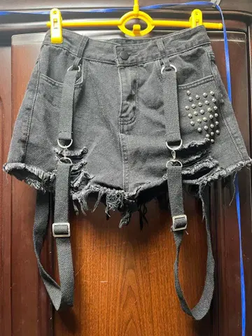 VOLCAN & APHRODITE 블랙 스트랩 하프 팬츠 M