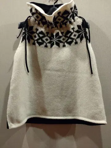 hache 노르딕 무늬 터틀넥 니트 베스트