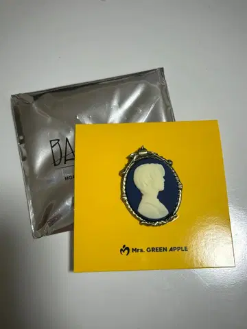Mrs. GREEN APPLE 실루엣 핀 배지