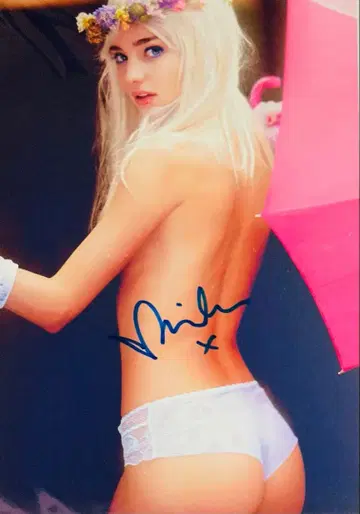 미란다 커 친필 사인 사진 [ 사이즈 약 20cmX25cm ] lc9