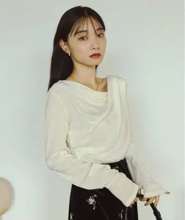 VANNIE U 핑거 드레이프 플로키 상의