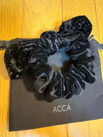 아카 아카 블랙 라메 스크런치