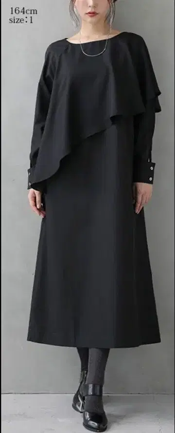 비대칭 프릴 블랙 원피스 사이즈 2