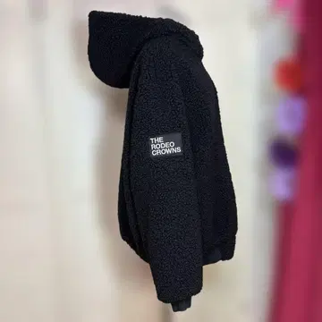 더 로데오 크라운즈 푸들 퍼 자켓 블랙