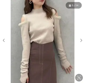 dazzlin 오픈 에코 퍼 슬리브 니트탑